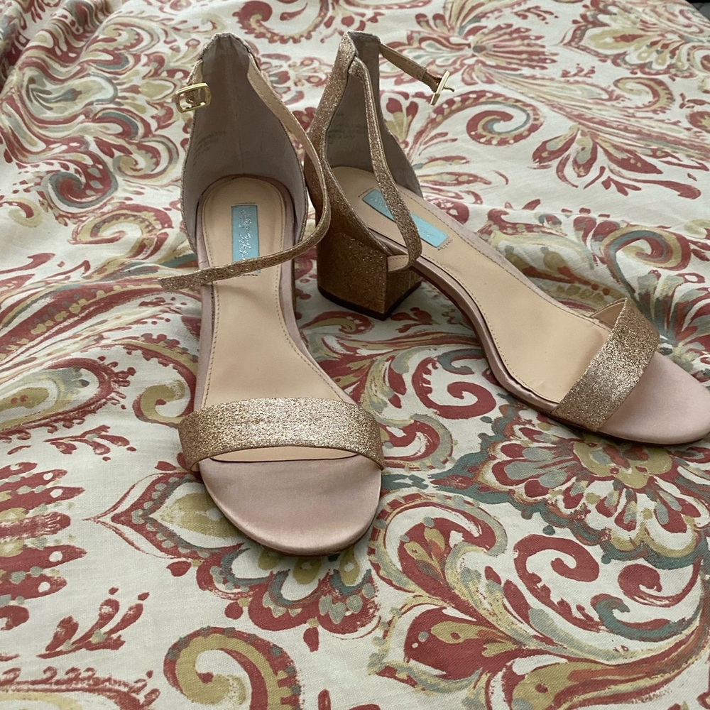 EUC Betsy Johnson Miri glitter block-heeled sandals, gold, 9.5 - Picture 1 of 5